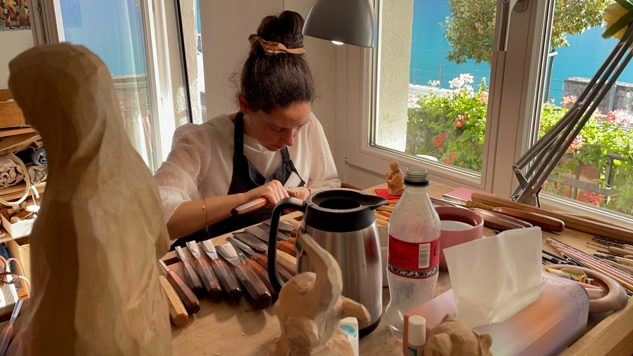 ヴィンテージ　ハンドクラフト　革人形　レザーアート　歩く少女 ヴィンテージ ハンドクラフト 革人形 レザーアート 歩く少女